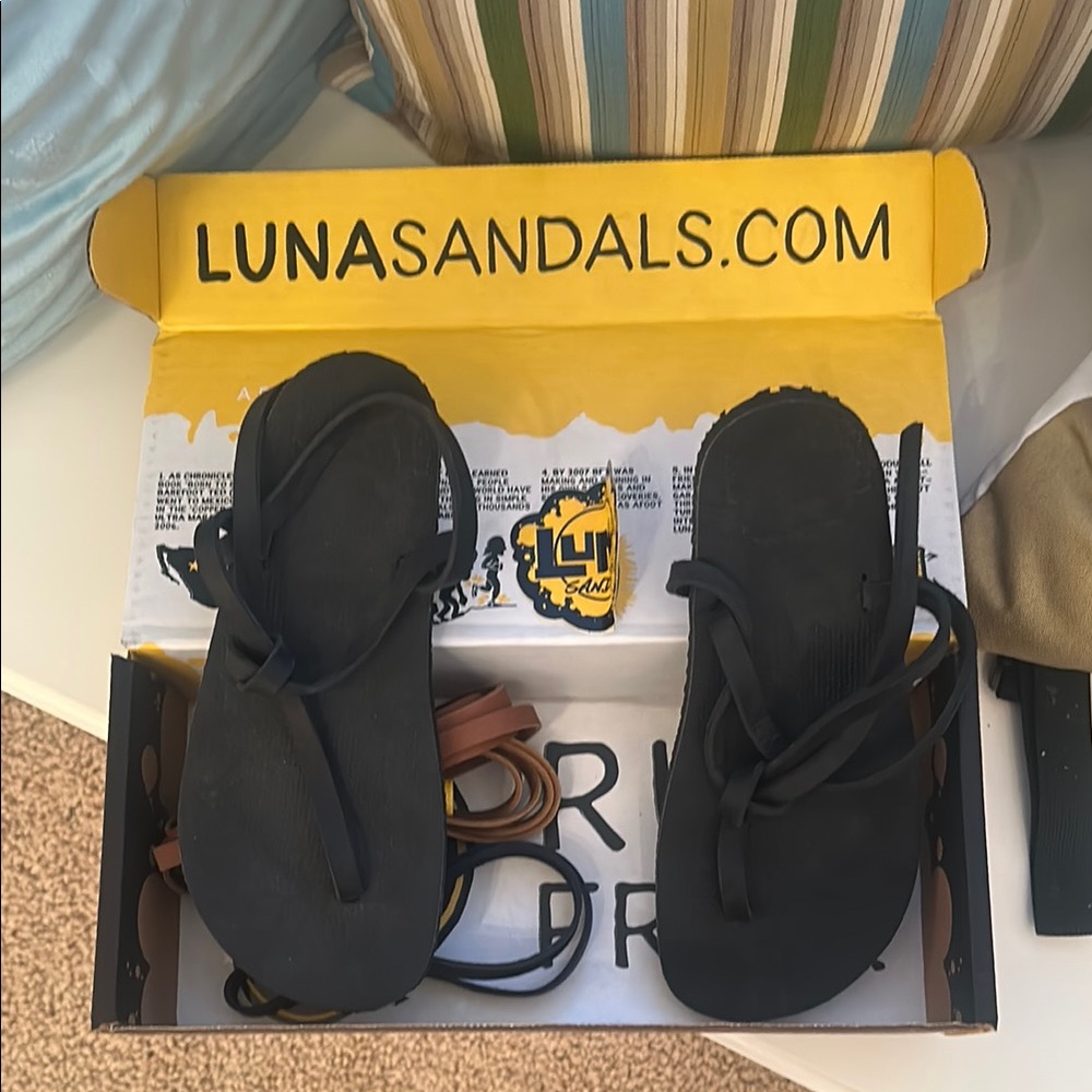 Luna Black Sandals